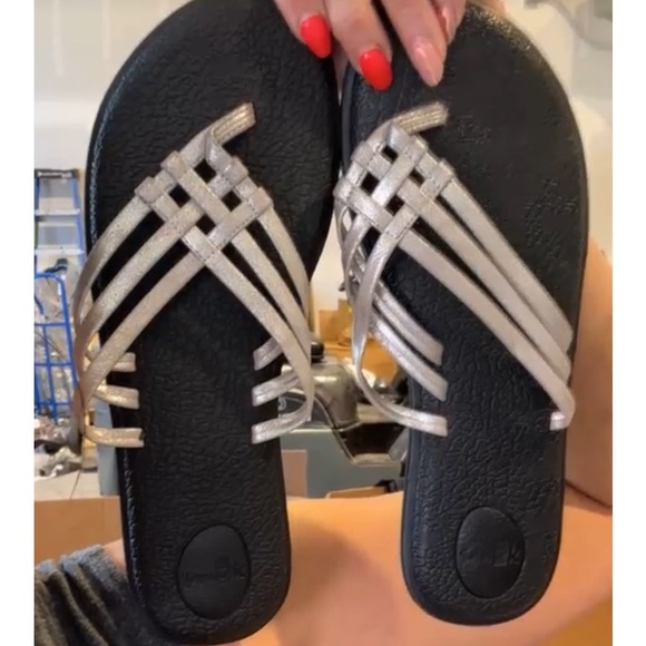 Sanuk women’s Flip Flop Yoga Salty , Size 10. Metallic - Picture 3 of 16